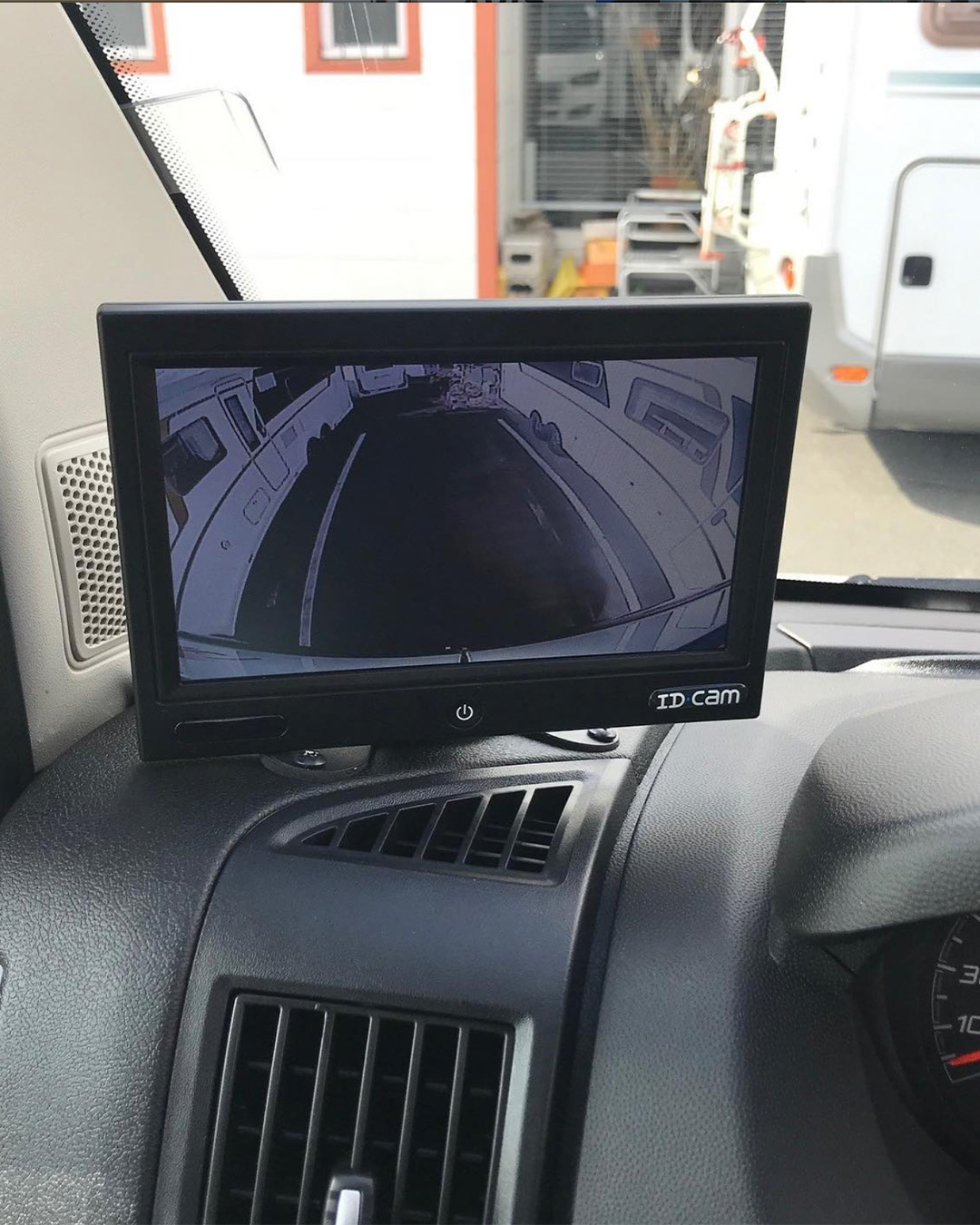 Kit caméra de recul avec écran 7 pouces installation simple intégration discrète 2 entrées caméra