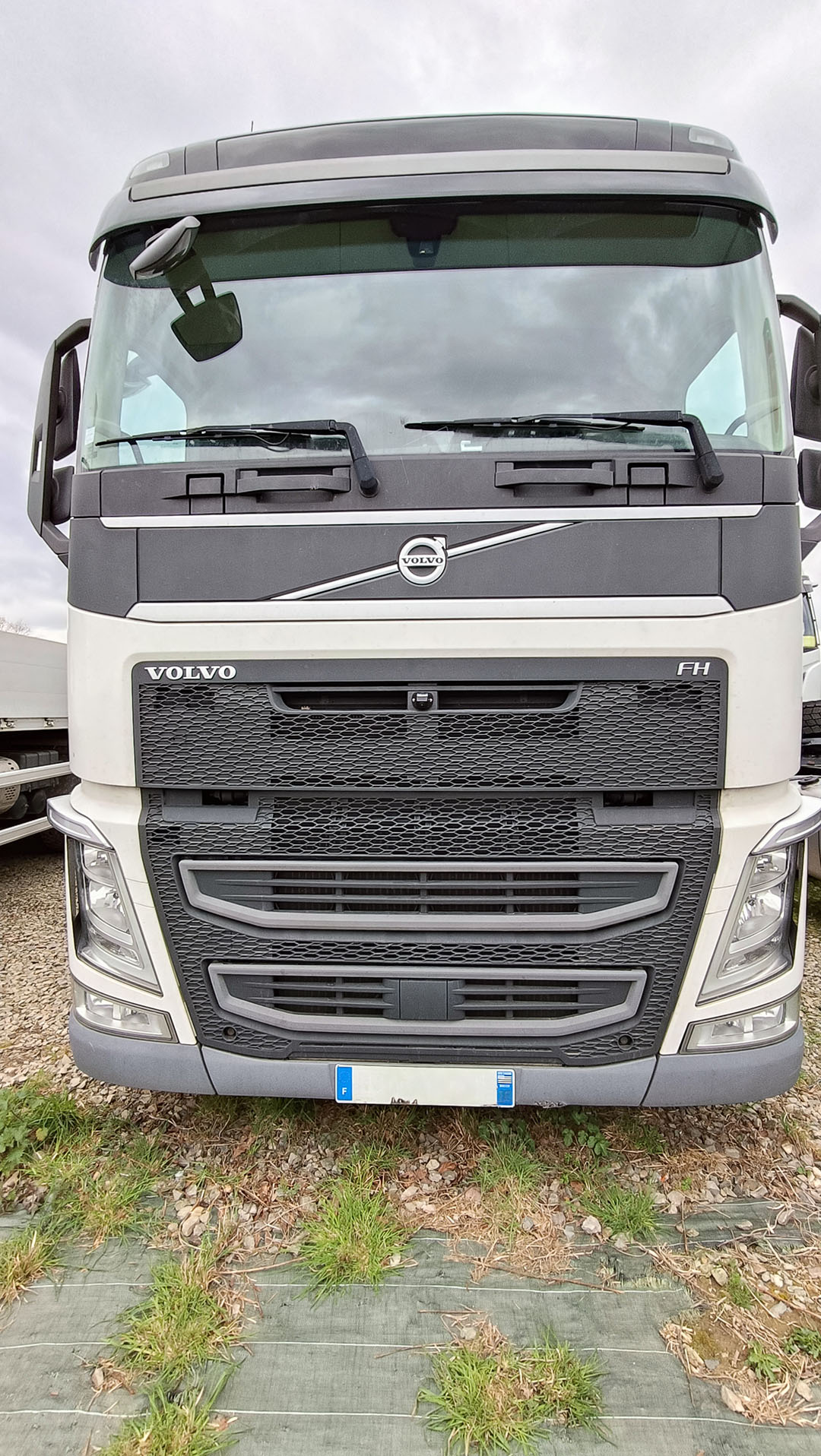 Intégration de la caméra avant du kit 360° sur un camion