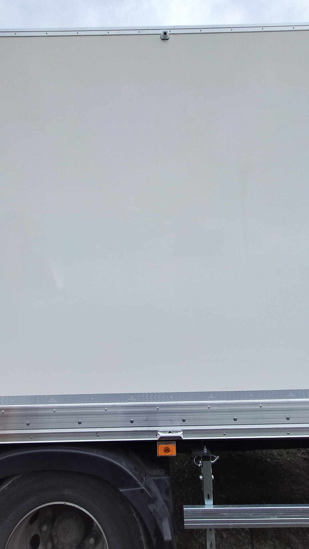 Intégration des caméras latérales du kit 360° sur un camion